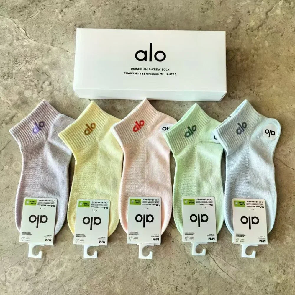 A43- ALO Yoga Women's Rainbow Logo Ankle Socks 5-Pair Box Set - NWT - Picture 1 of 1